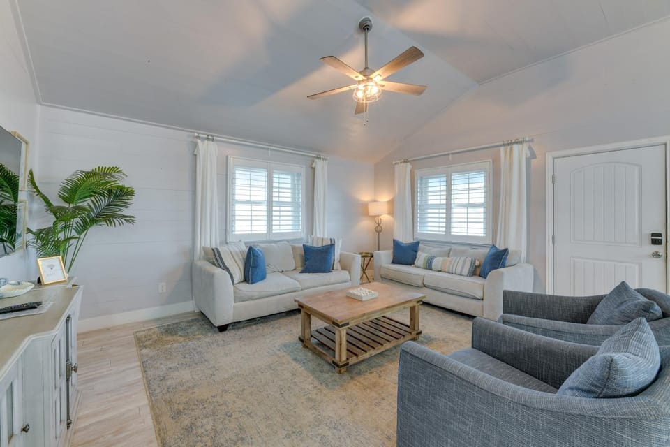 Private Pool and Furnished Deck Port Aransas Home! House in Port Aransas