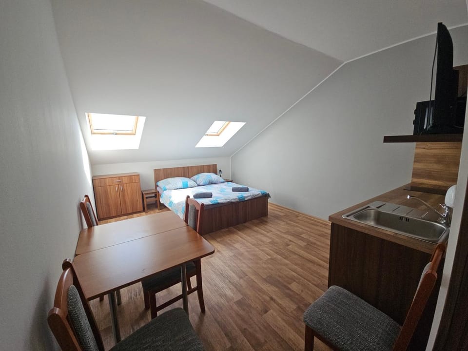 Kitchen or kitchenette, Bedroom