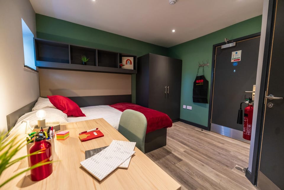 Bed, Photo of the whole room, Bedroom