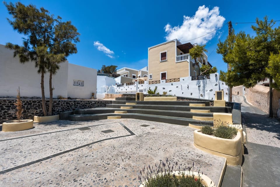 Property building, Patio, Facade/entrance