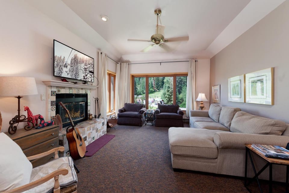 Village Center 405 House in Purgatory