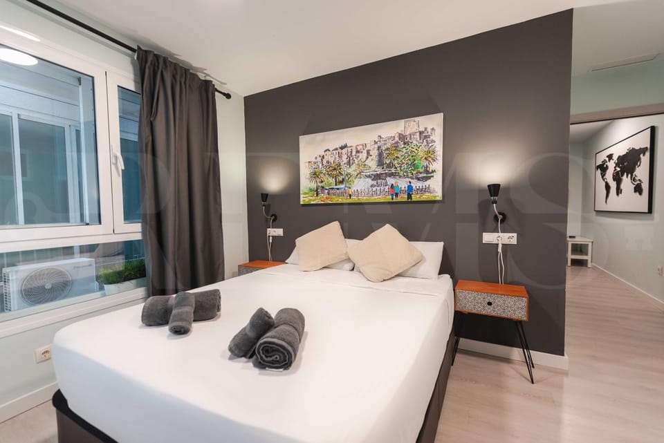 Bed, Photo of the whole room, Bedroom, towels