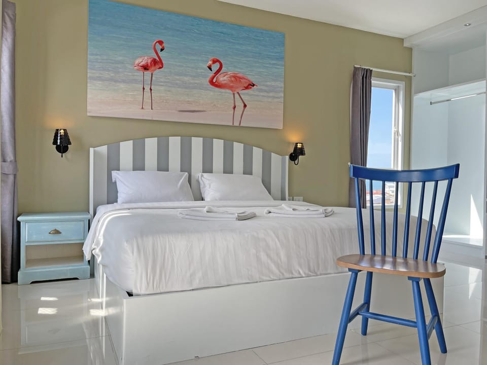 Photo of the whole room, Bedroom