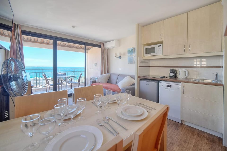 Upstays Sea View Terrace Pool 37m Apartment Apartment in Cannes