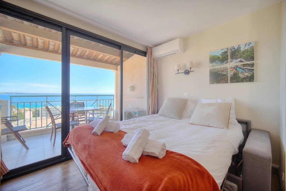 Upstays Sea View Terrace Pool 37m Apartment Apartment in Cannes