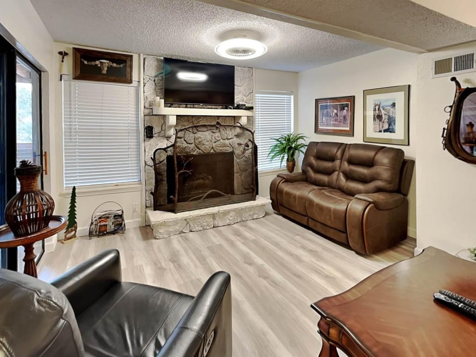 TV and multimedia, Living room, fireplace, furniture, air conditioner