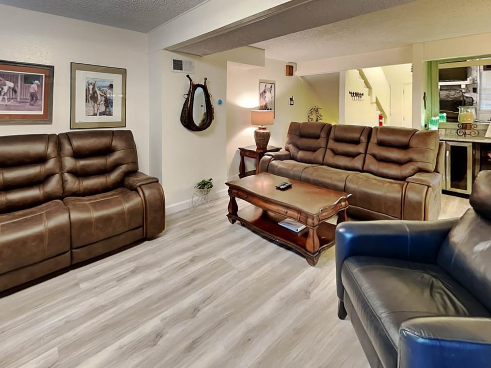 Living room, Seating area, furniture