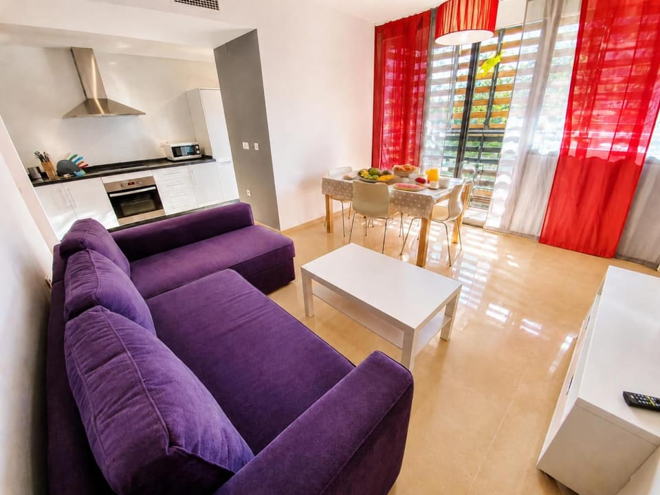 Kitchen or kitchenette, Living room, Seating area, Dining area