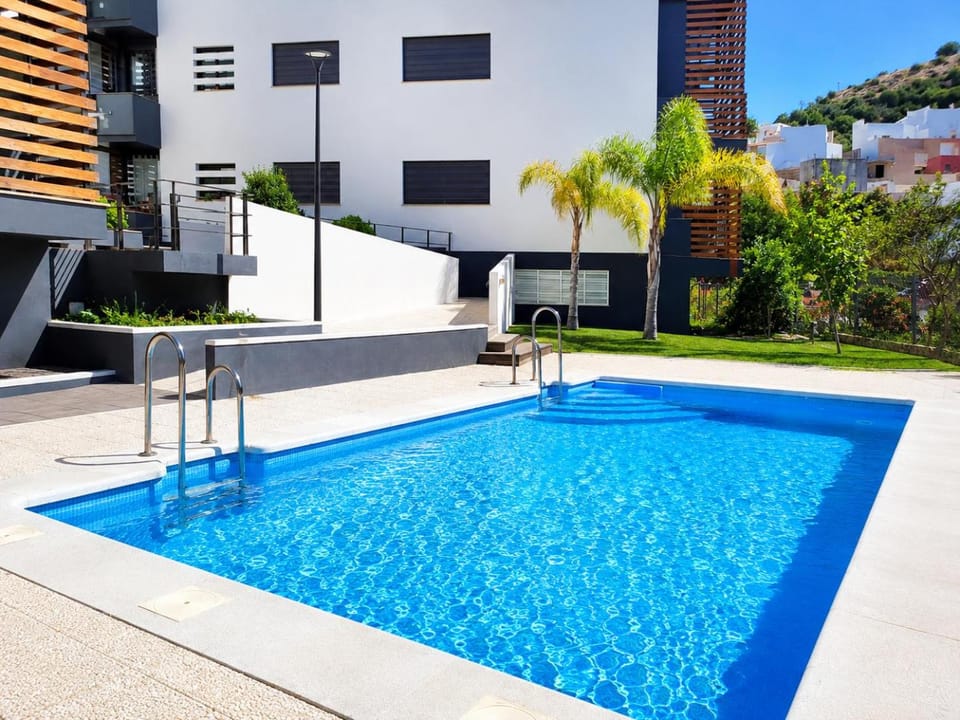 Property building, Day, Pool view, Swimming pool