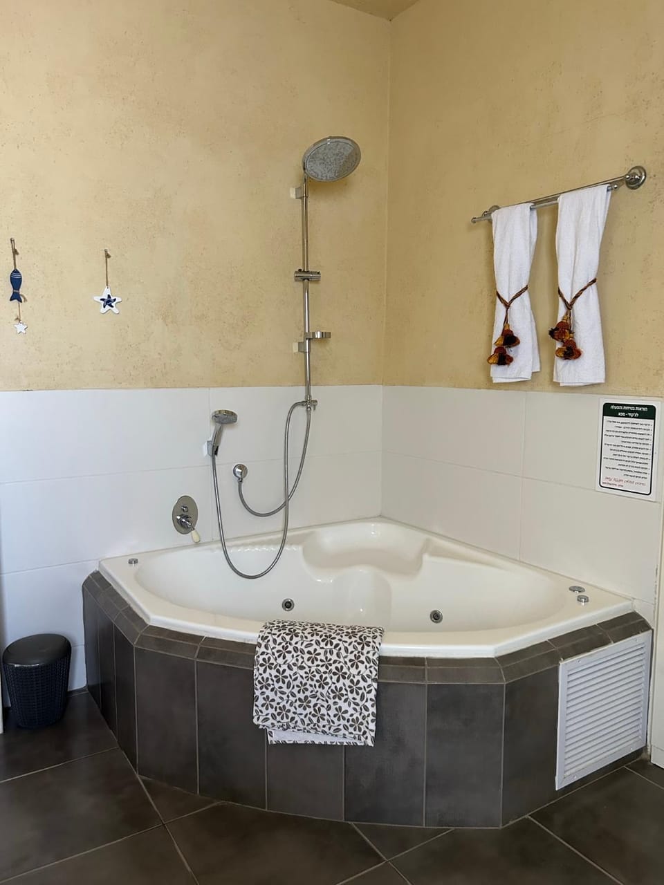Hot Tub, Bathroom, Bath, towels