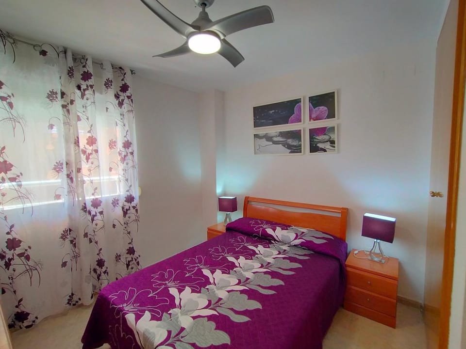 Bedroom, fireplace