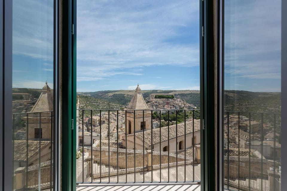 View (from property/room), Balcony/Terrace, City view, Landmark view, Mountain view