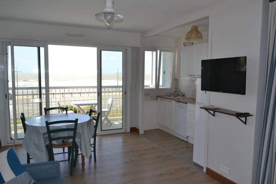 TV and multimedia, Dining area