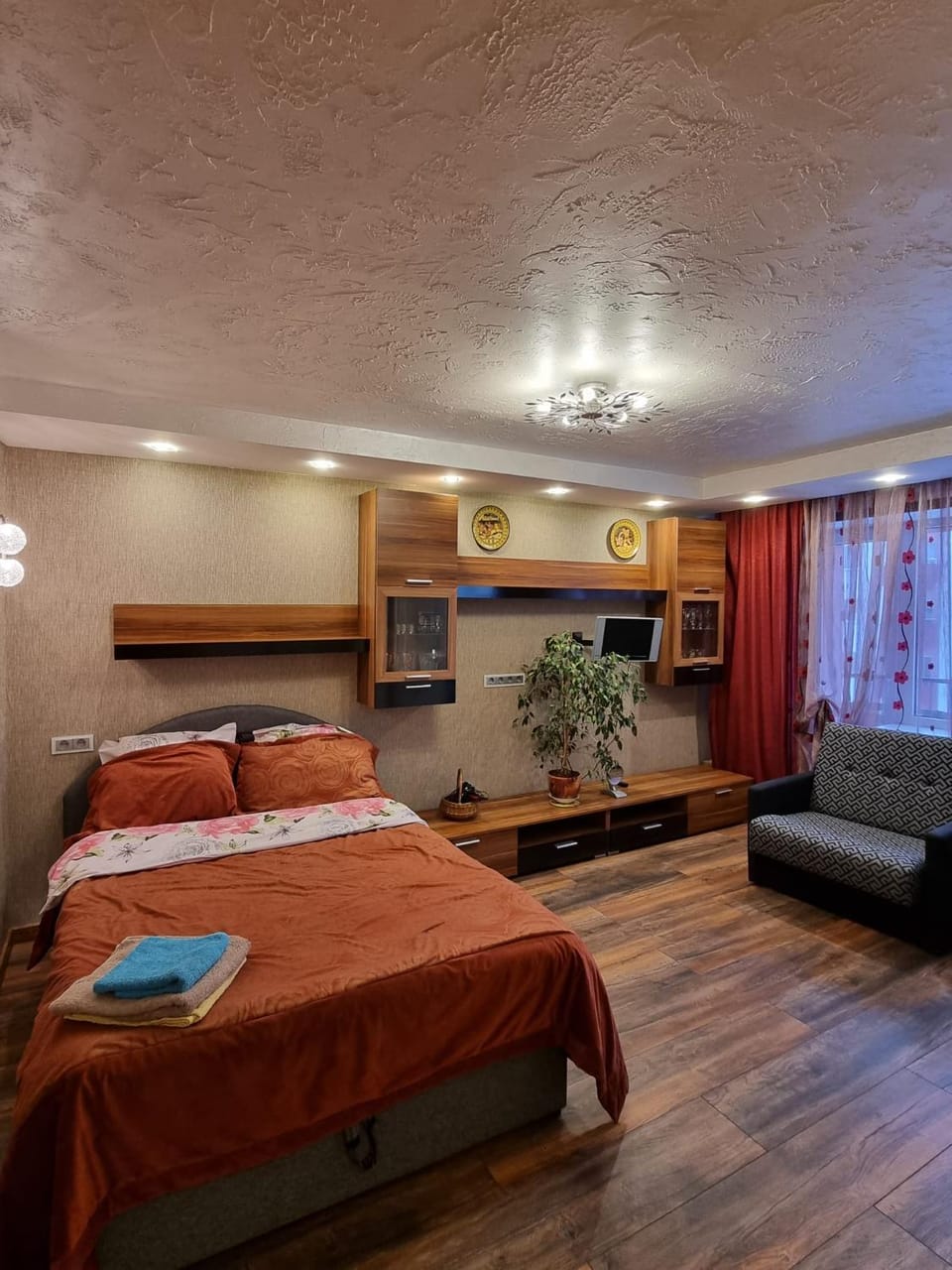 Bed, Kitchen or kitchenette, Seating area