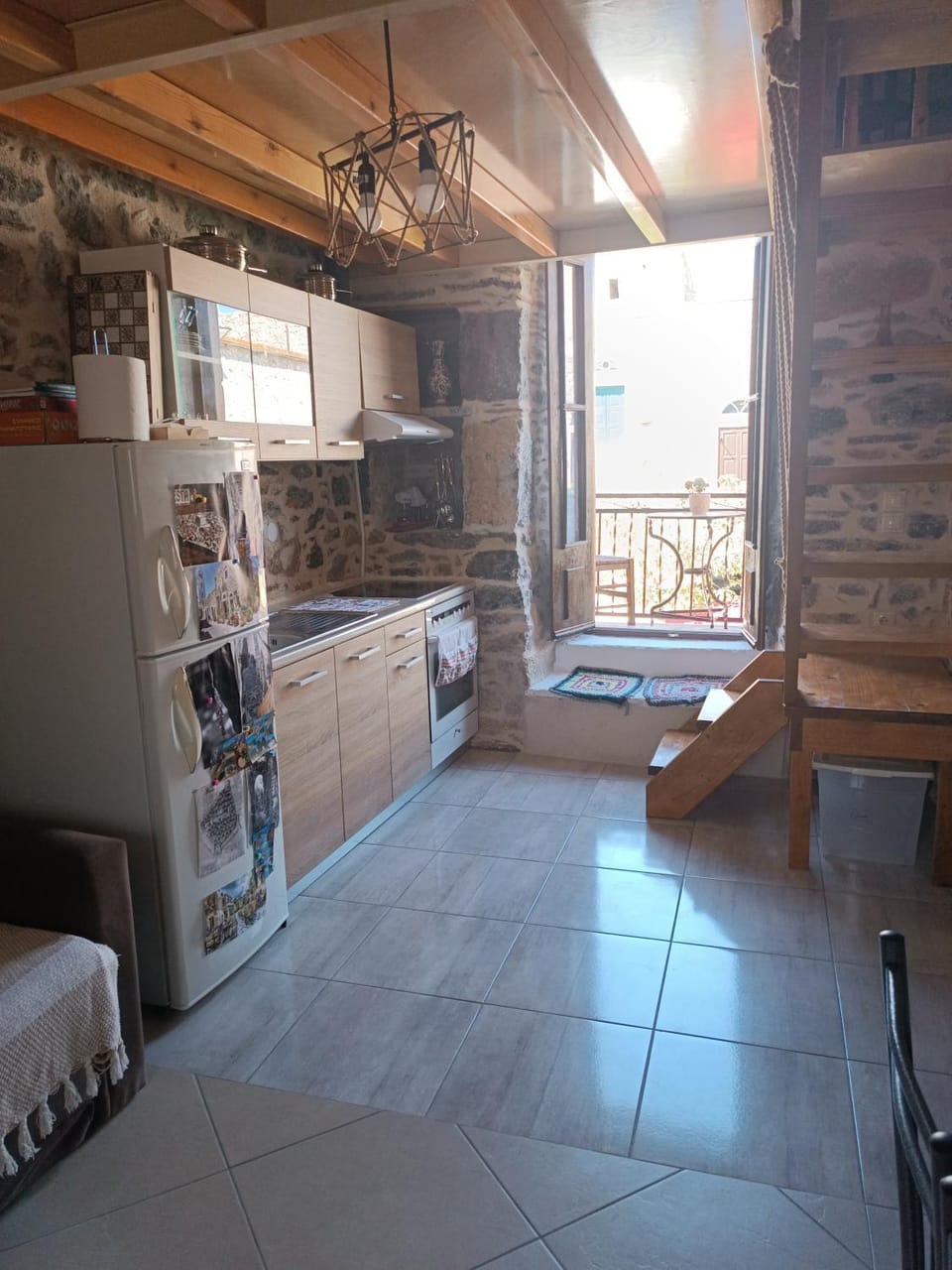 ΜΕΣΤΑ - ΠΛΑΤΕΙΑ House in Decentralized Administration of the Aegean