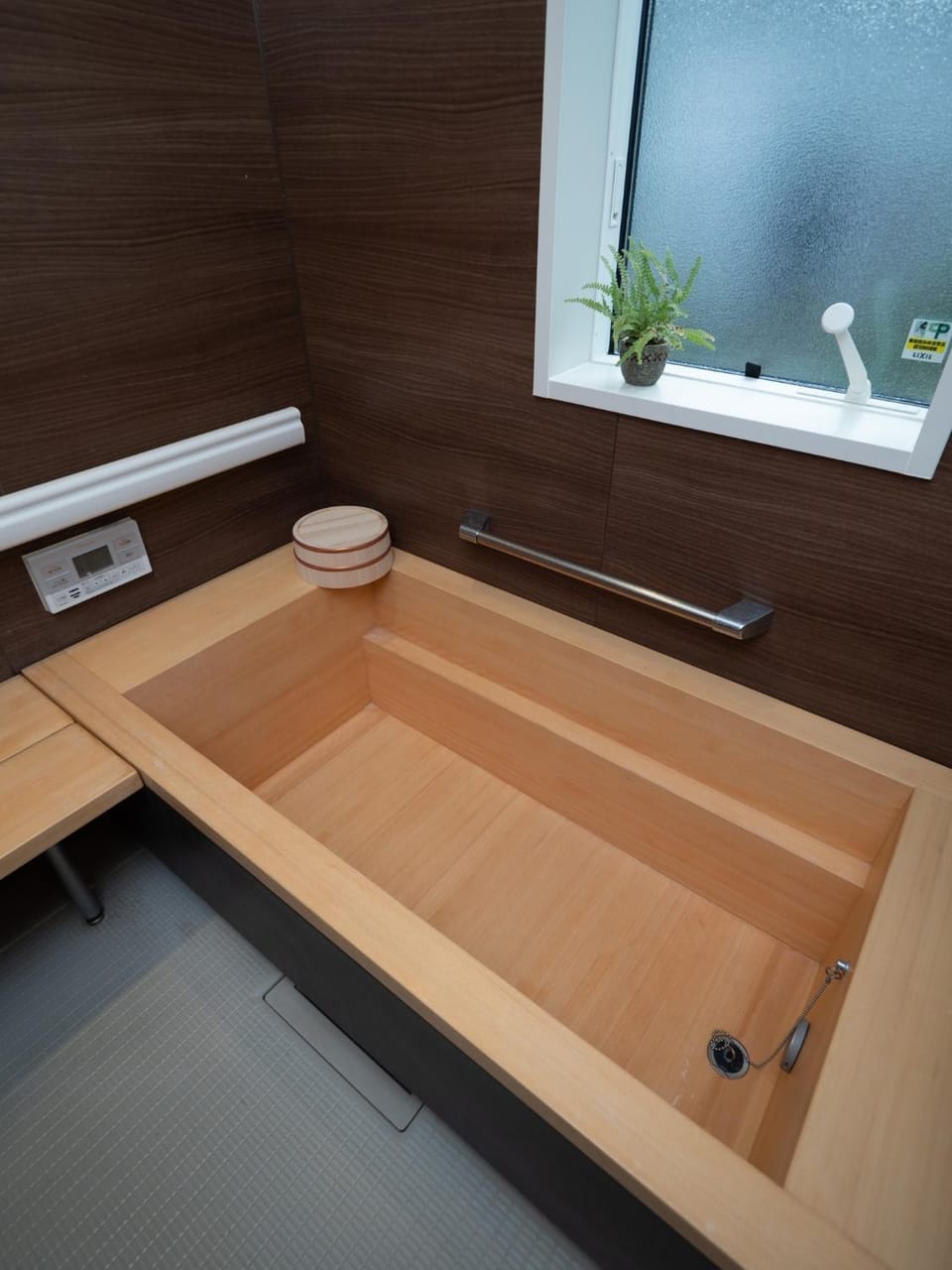 Kamakura International House Double Room w Shower Toilette Min 1 female guest - Vacation STAY 11403 Bed and Breakfast in Yokohama