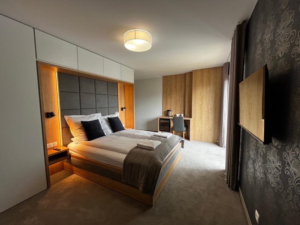 Bed, Photo of the whole room, Bedroom, wardrobe