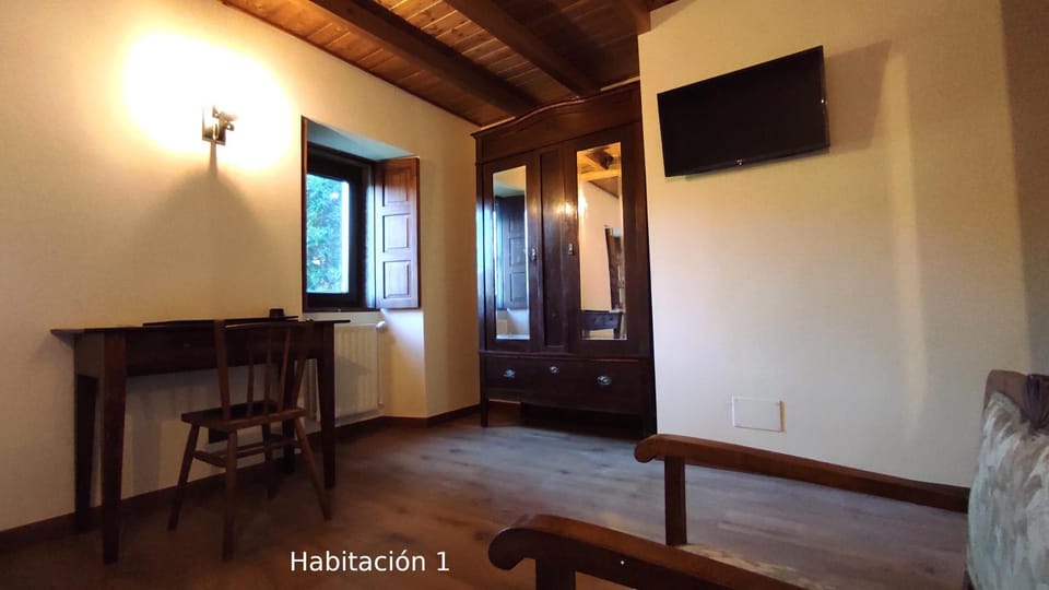 Bed, TV and multimedia, Garden view, Mountain view