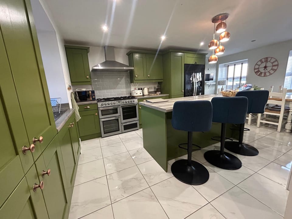 Dining area, kitchen