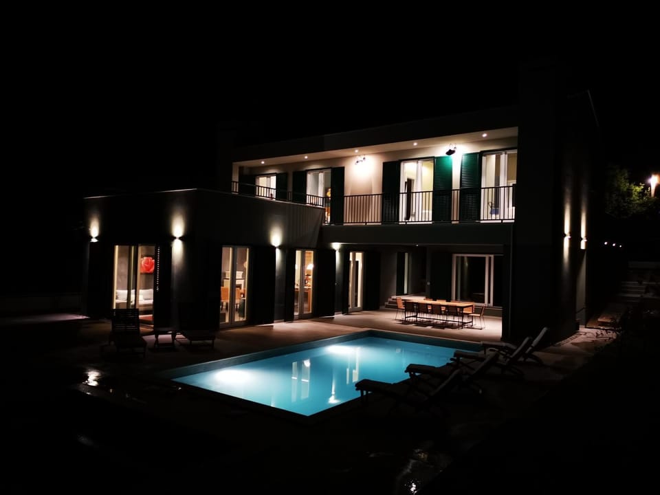 Property building, Pool view, Swimming pool