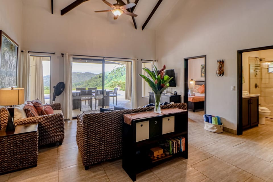 Casa La Cascada House in San José Province