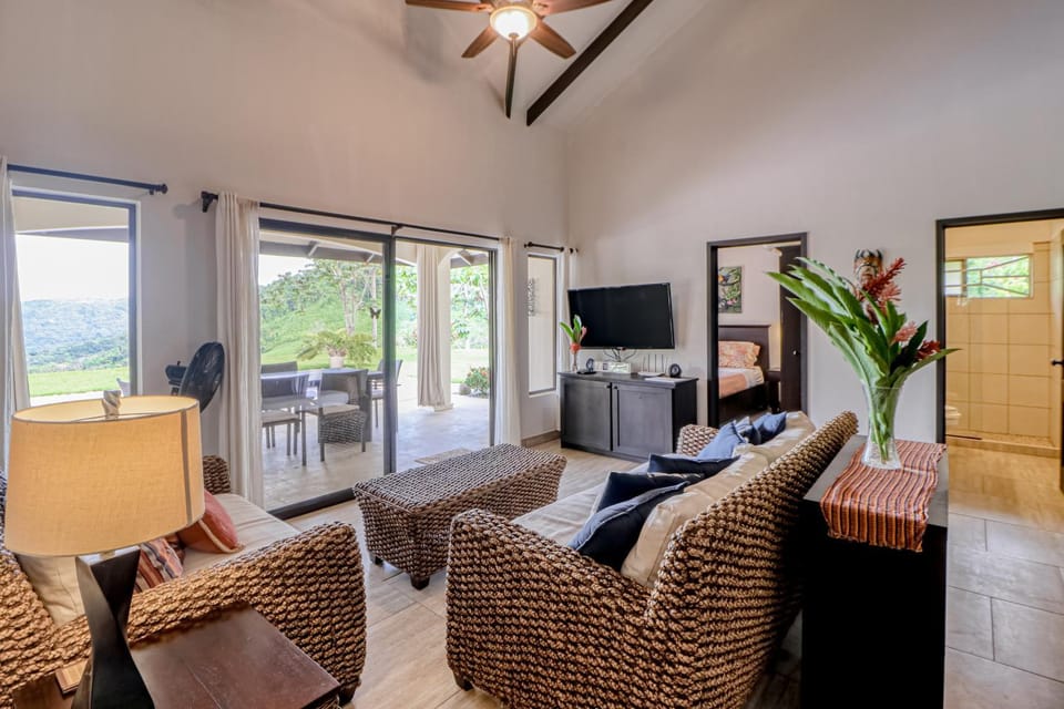 Casa La Cascada House in San José Province