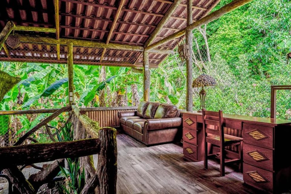 Casa Aviari House in Puntarenas Province