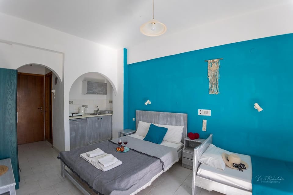Bed, Kitchen or kitchenette, Photo of the whole room, Bedroom, towels