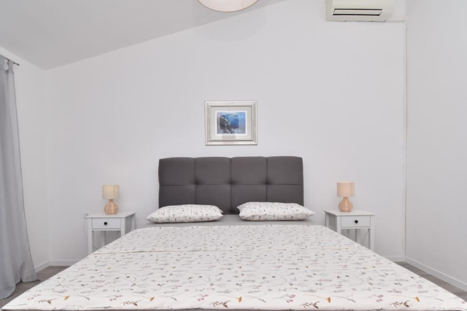 Sunny room Apartment in Tučepi