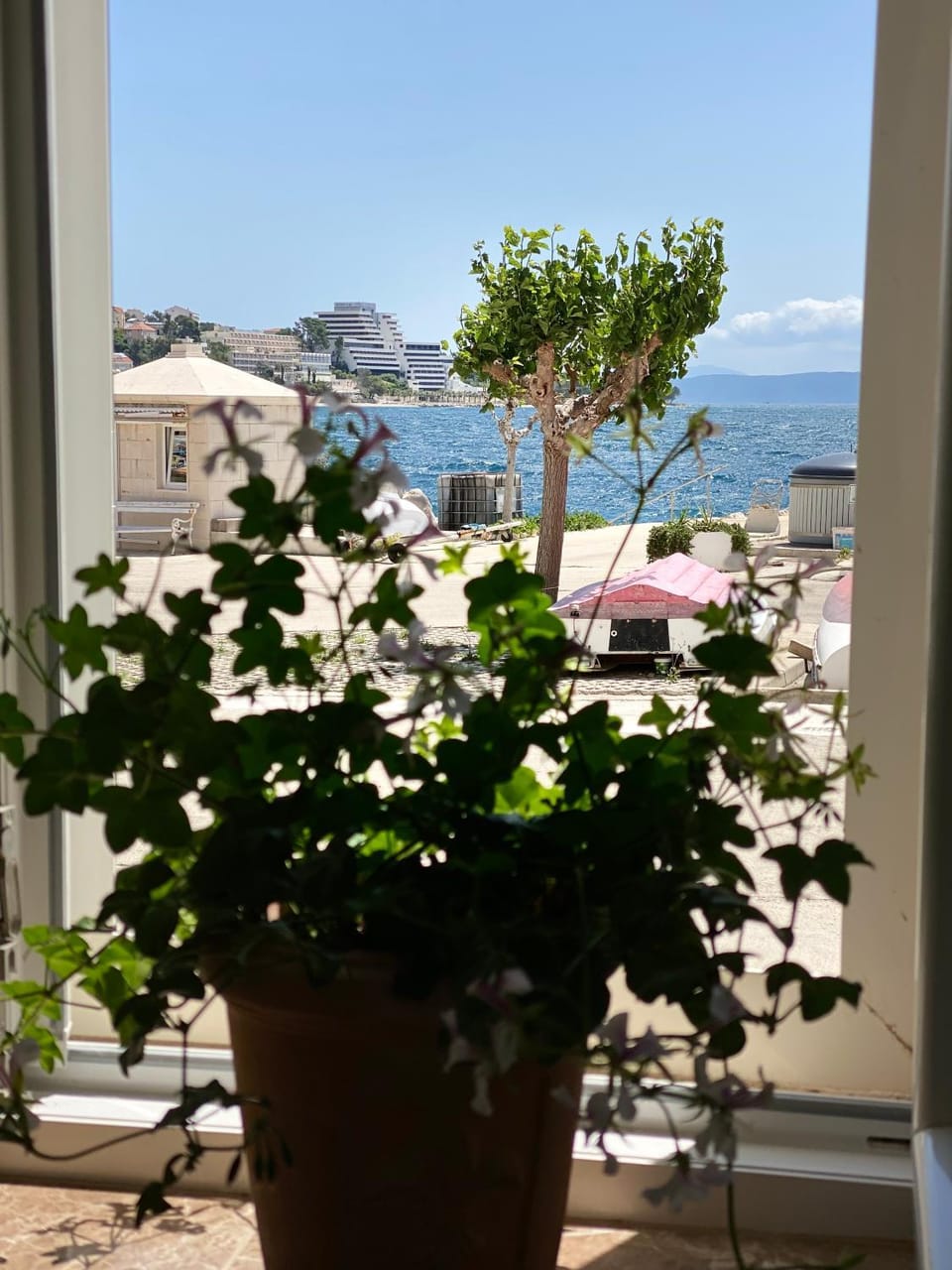 City view, Sea view, Street view