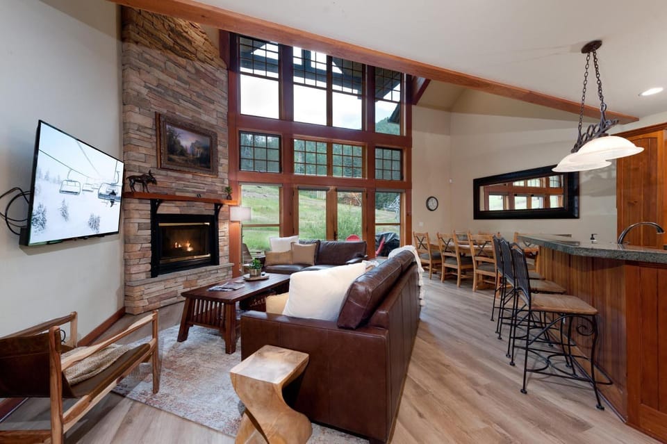 Elkpoint Unit 13 House in Purgatory