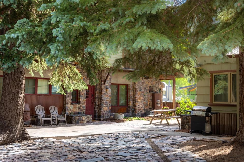 Mission Rock Cottage House in Ouray