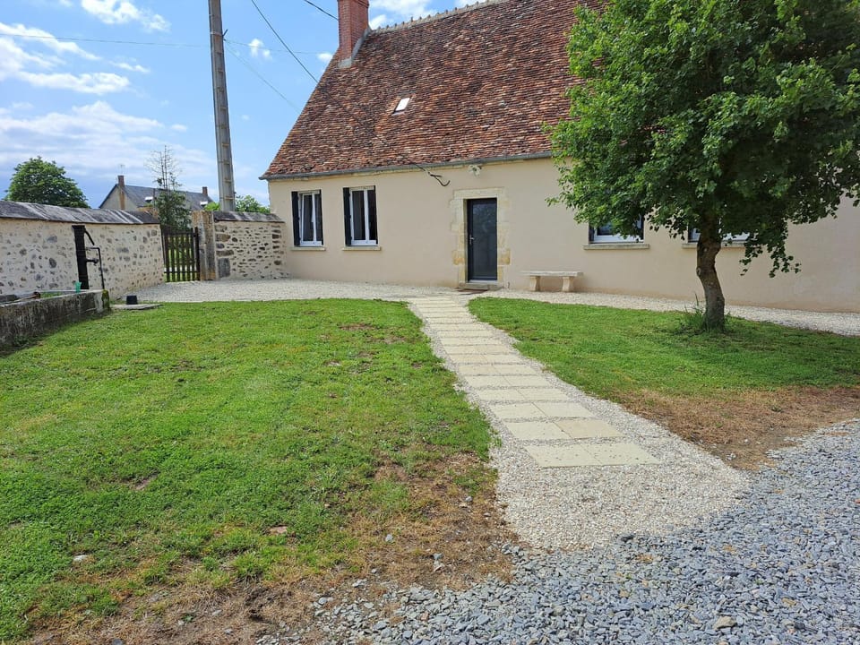 Charmante maison avec jardin, proche de George Sand, circuit auto, hippodrome, plans d'eau et nature. - FR-1-591-320 House in Centre-Val de Loire