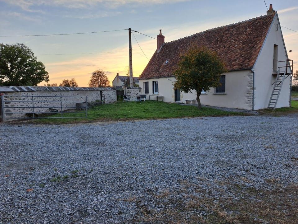 Charmante maison avec jardin, proche de George Sand, circuit auto, hippodrome, plans d'eau et nature. - FR-1-591-320 House in Centre-Val de Loire