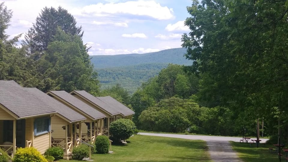 Serenity Motel Hotel in Shaftsbury