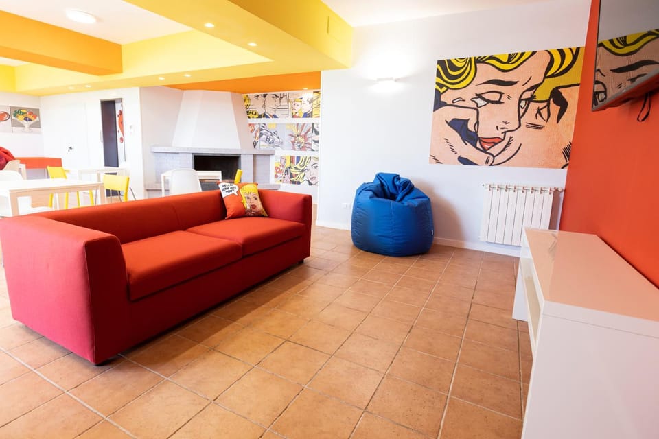 Communal lounge/ TV room, TV and multimedia, Seating area, Evening entertainment, internet