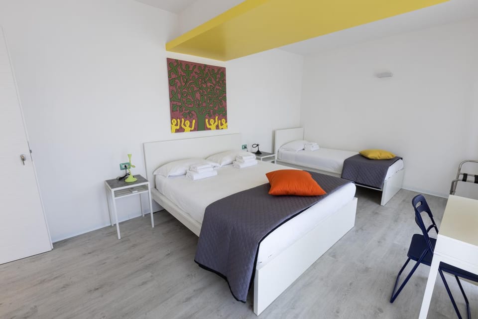 Bed, Living room, Photo of the whole room, Bedroom