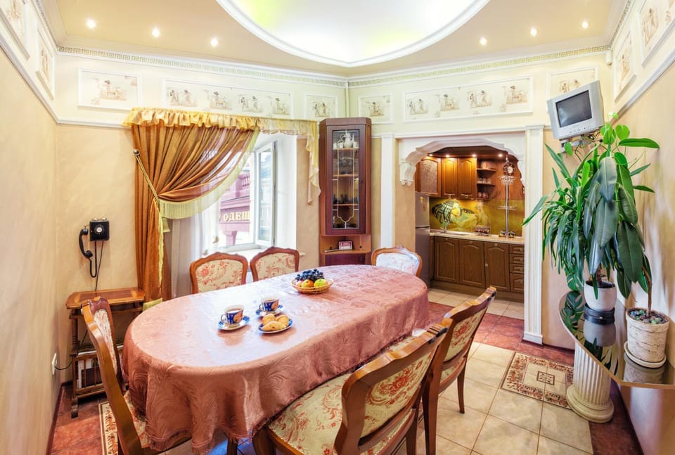 Spring, Day, Kitchen or kitchenette, Business facilities, Dining area, On site, Landmark view, Street view