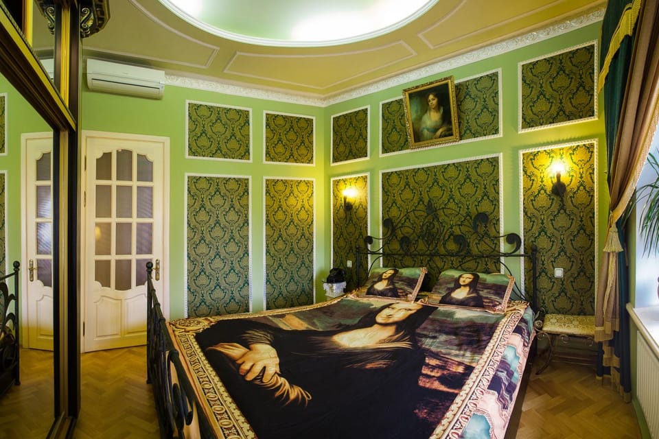 Spring, Bed, Day, Decorative detail, Bedroom, On site, Landmark view, Street view, Entertainment