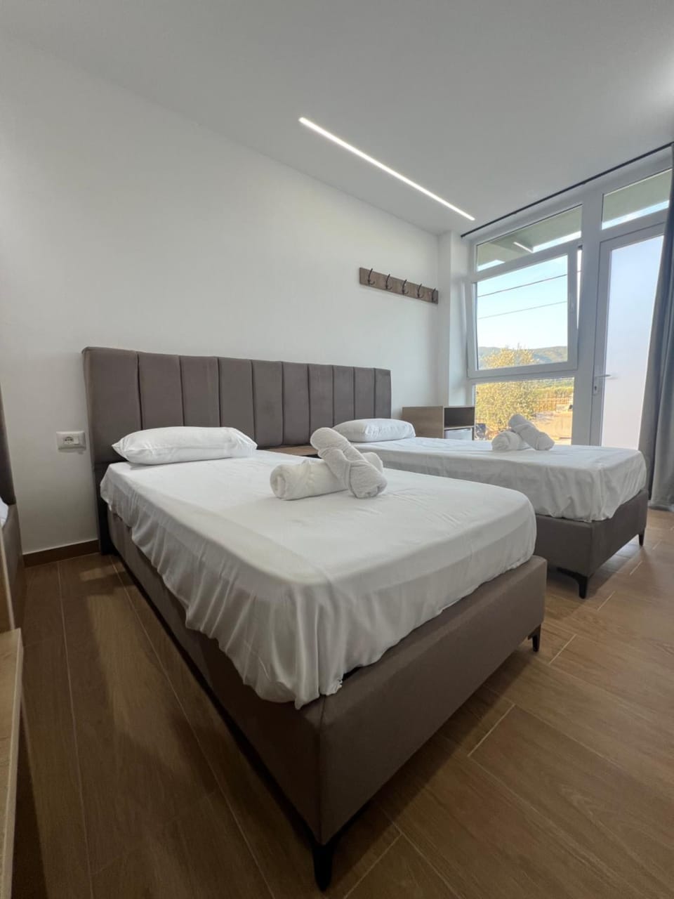 Bed, Photo of the whole room, Bedroom, towels