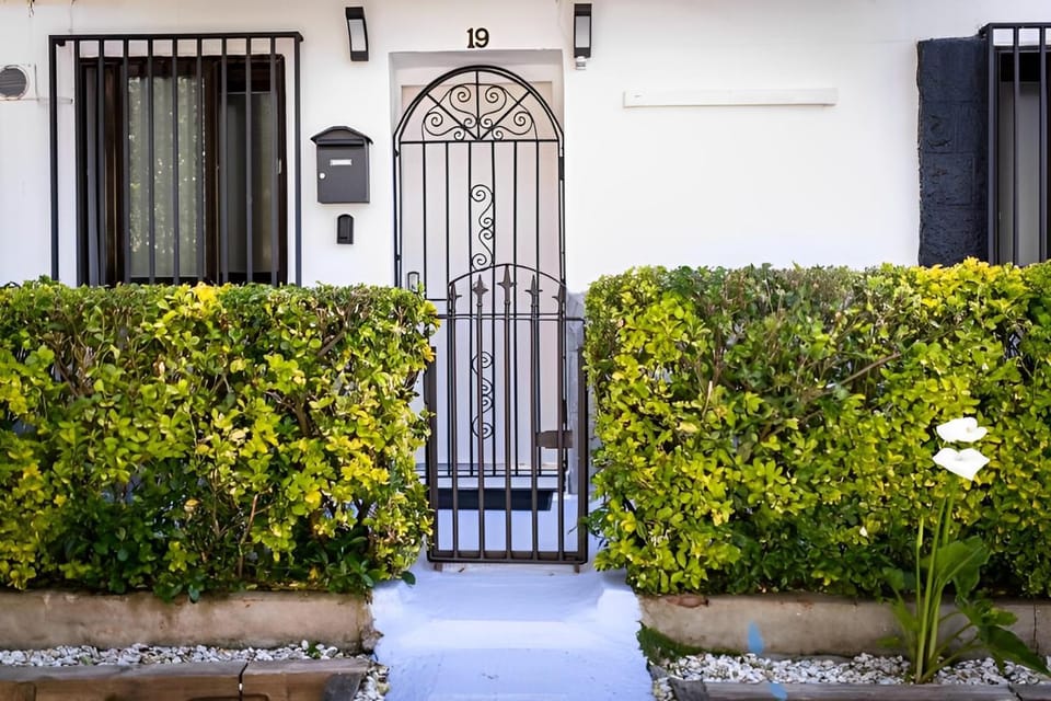 Property building, Facade/entrance, Off site