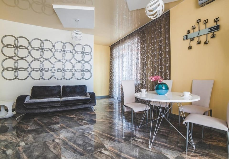 Living room, Seating area, Dining area