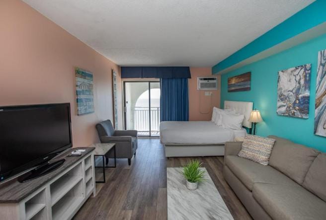 Direct Oceanfront Sea Mist Resort 21105 House in Myrtle Beach