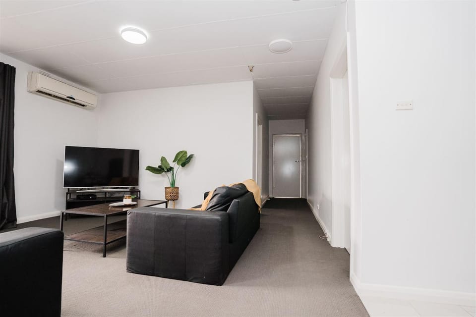 Hurley's Bar & Bistro Hotel in Kyabram