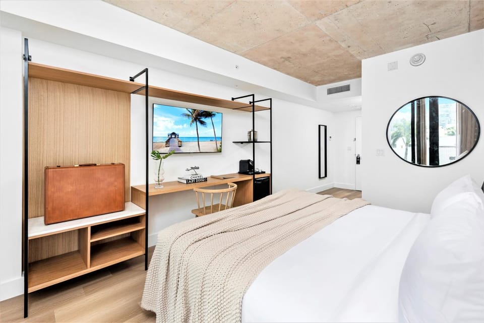 TV and multimedia, Photo of the whole room