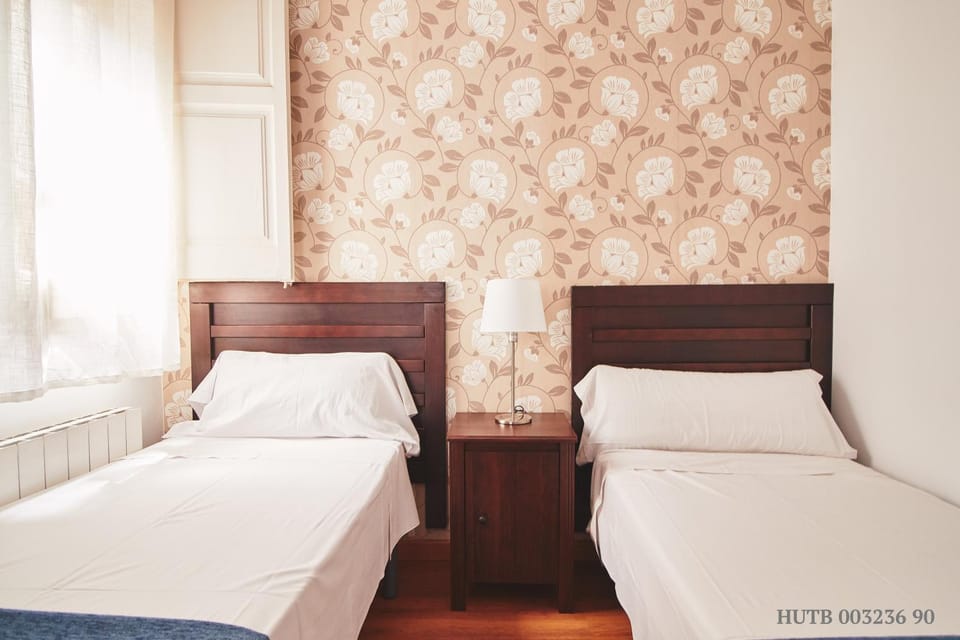 Day, Bedroom, On site