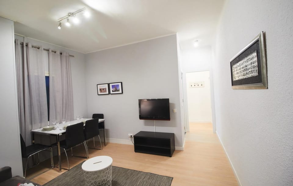 Day, Living room, Dining area, On site