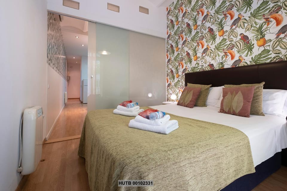 Day, Bedroom, On site