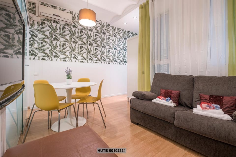 Day, Living room, Dining area, On site