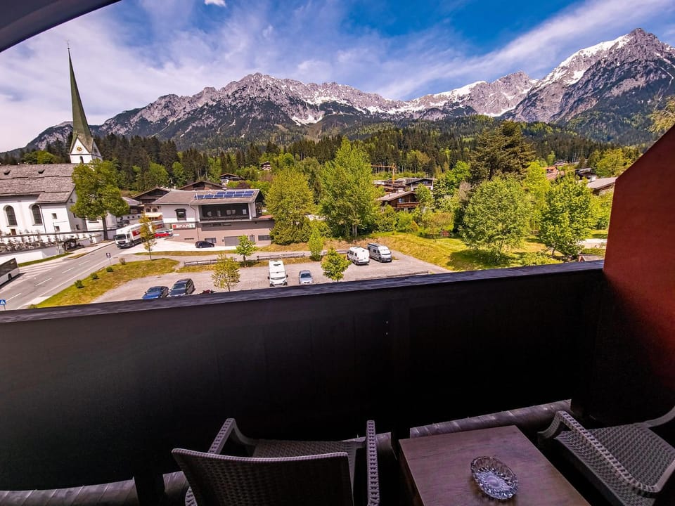View (from property/room), Balcony/Terrace, Mountain view